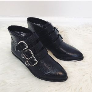 Clarks Pointy Leather Ankle Booties Size 5.5